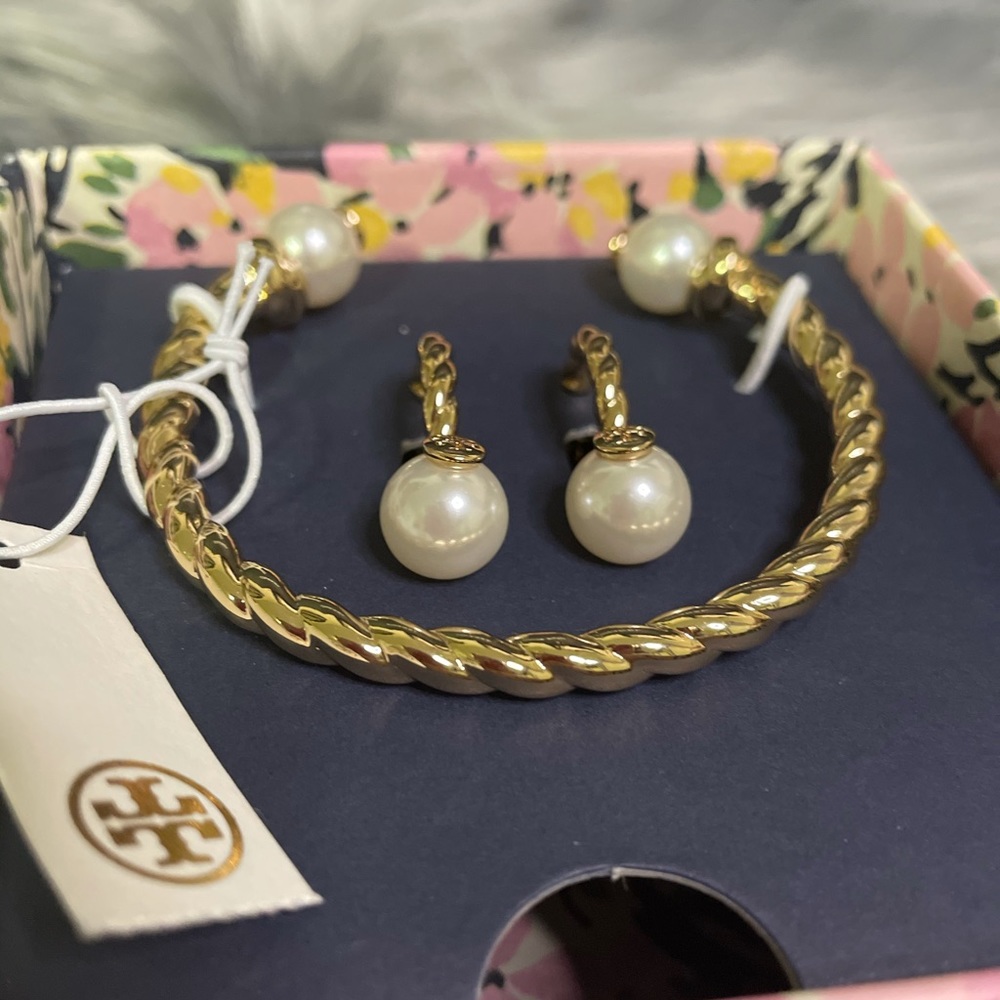 🚫Sold🚫 Tory Burch Earrings and Bracelet set